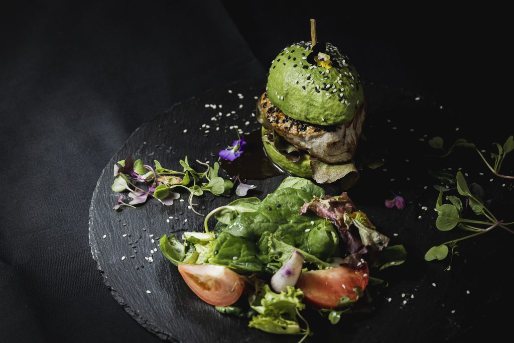 Disfrutá de nuestra avoburger, un bocado joyful